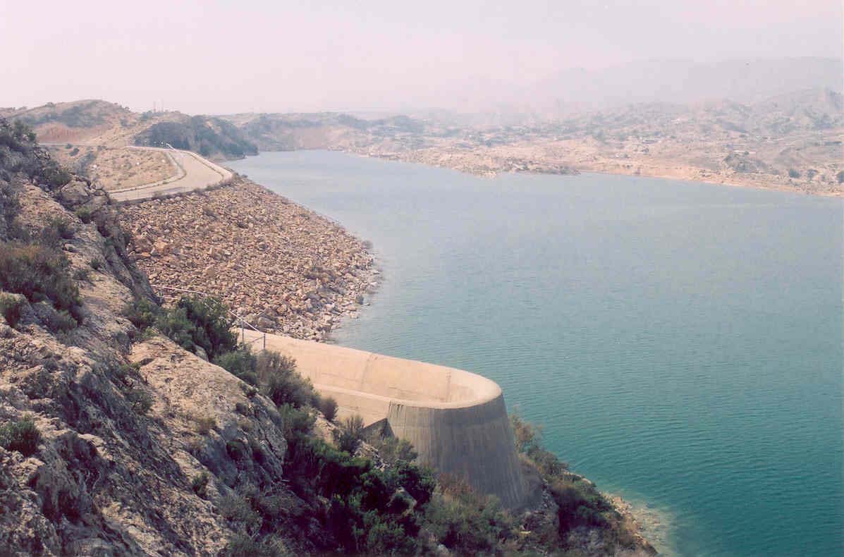 Foto Vista del aliviadero en el estribo izquierdo