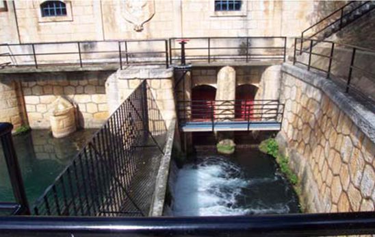 Cámara de toma de agua del canal, vista desde aguas arriba