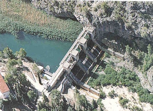 Vista de la presa y embalse